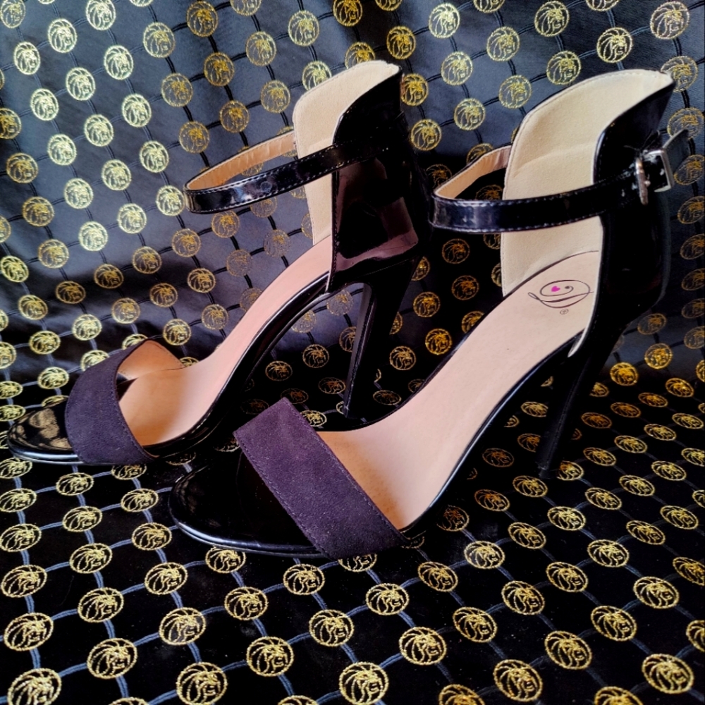 Black stiletto pumps